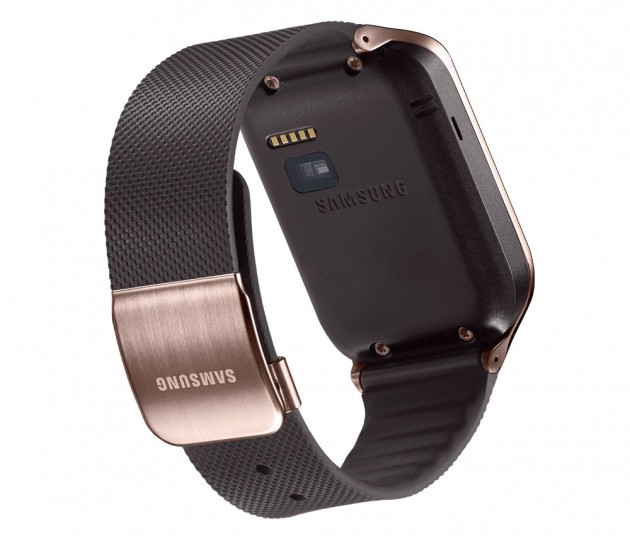 Le dos de la Gear 2, avec son capteur cardiaque