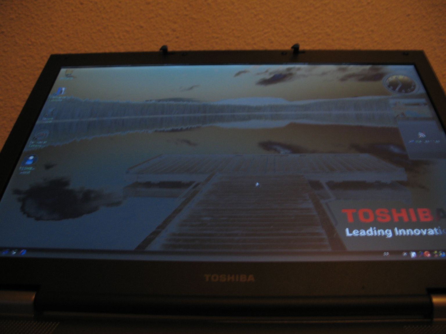 Toshiba Tecra A8 : angle inférieur